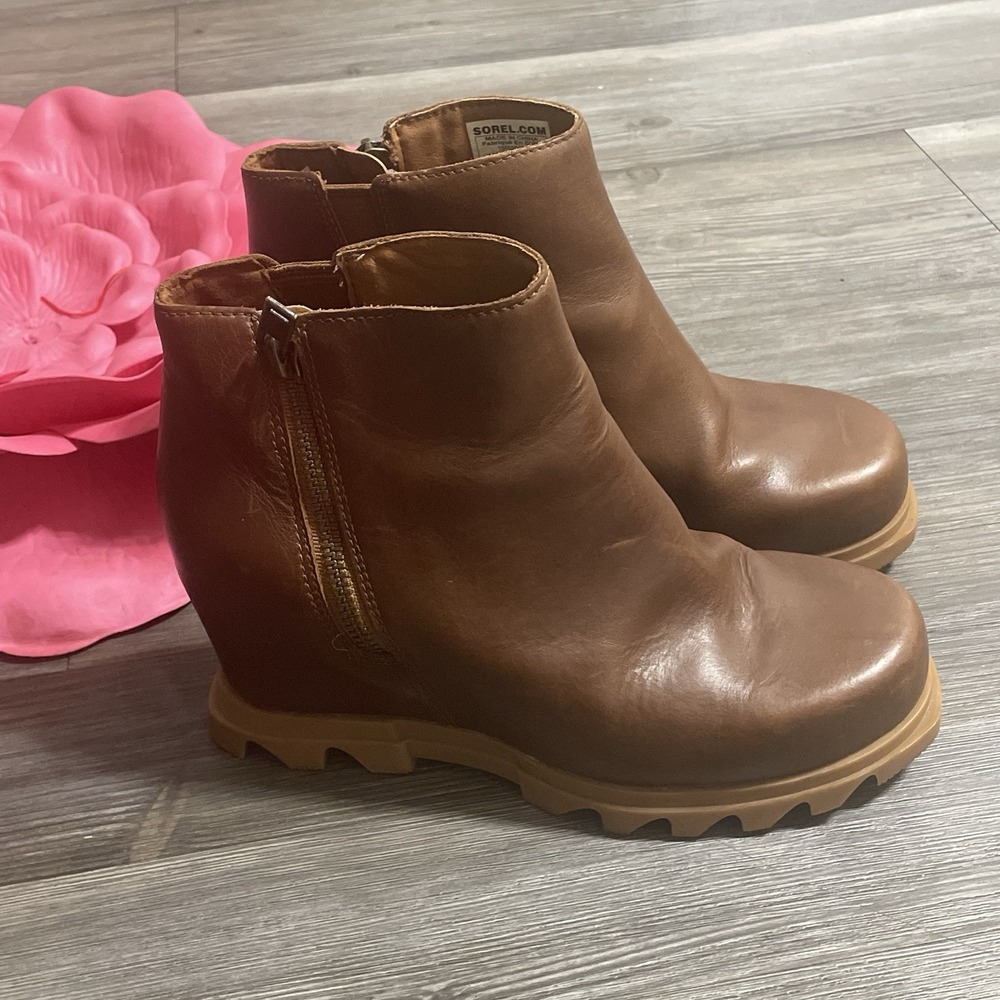 SOREL NL4371-245 Joan of Arctic Wedge III Zip Chelsea Boot Sz 8 Hazelnut Brown